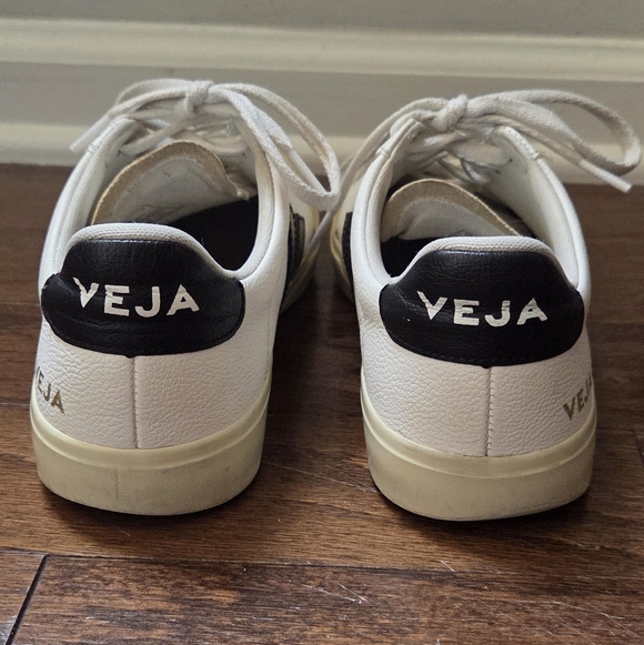 Veja Campos Women's White Sneakers Size 8 - Picture 5 of 9